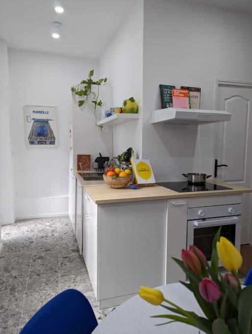 T2 Cosy Avec Terrasse Et Parking Apartment Marseille Bagian luar foto