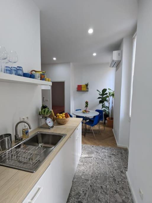 T2 Cosy Avec Terrasse Et Parking Apartment Marseille Bagian luar foto